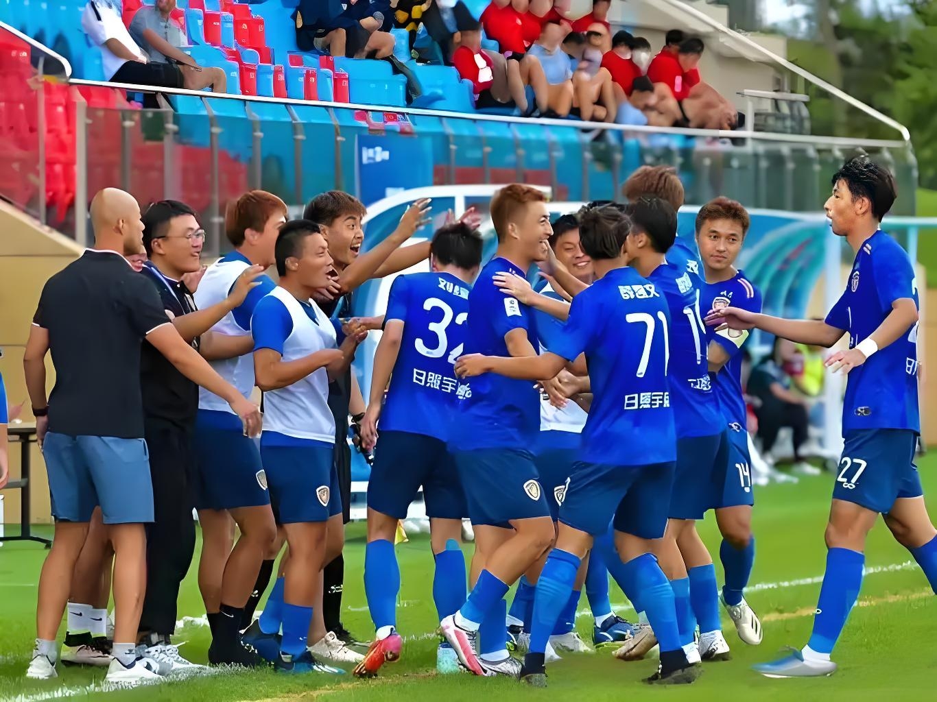 比分悬殊胜利，球队实力占据优势