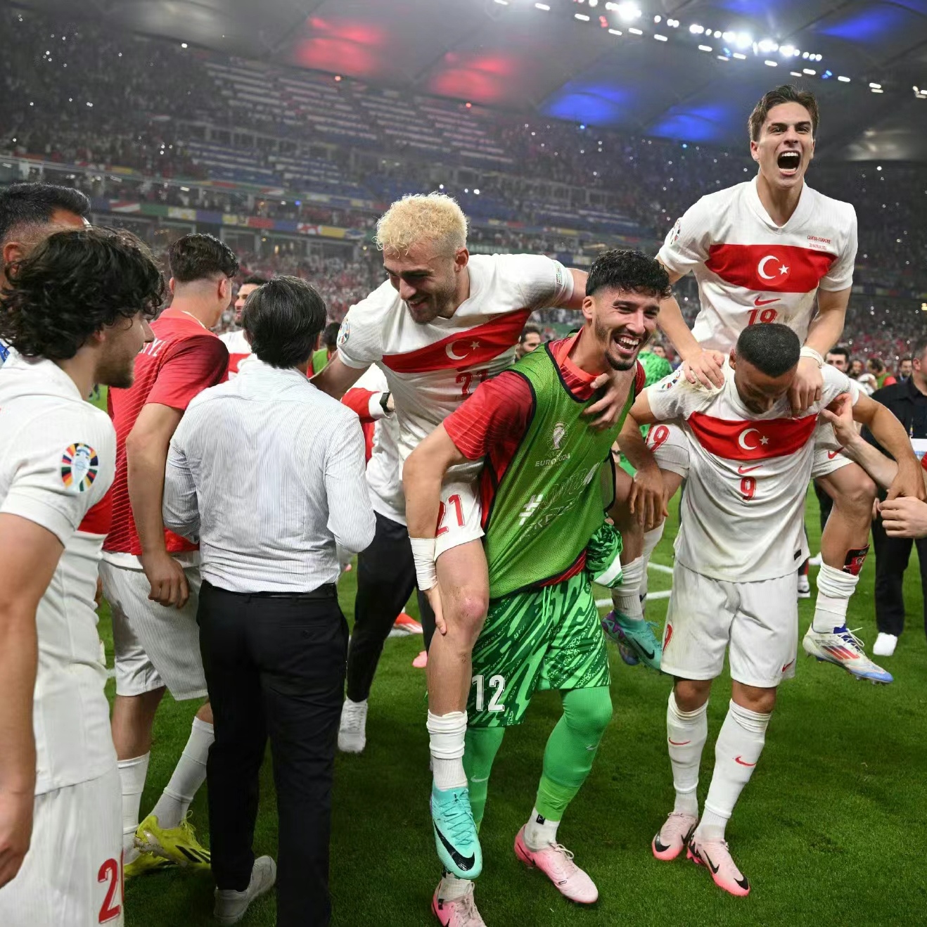 欧洲足球比赛中的紧张一幕再次上演