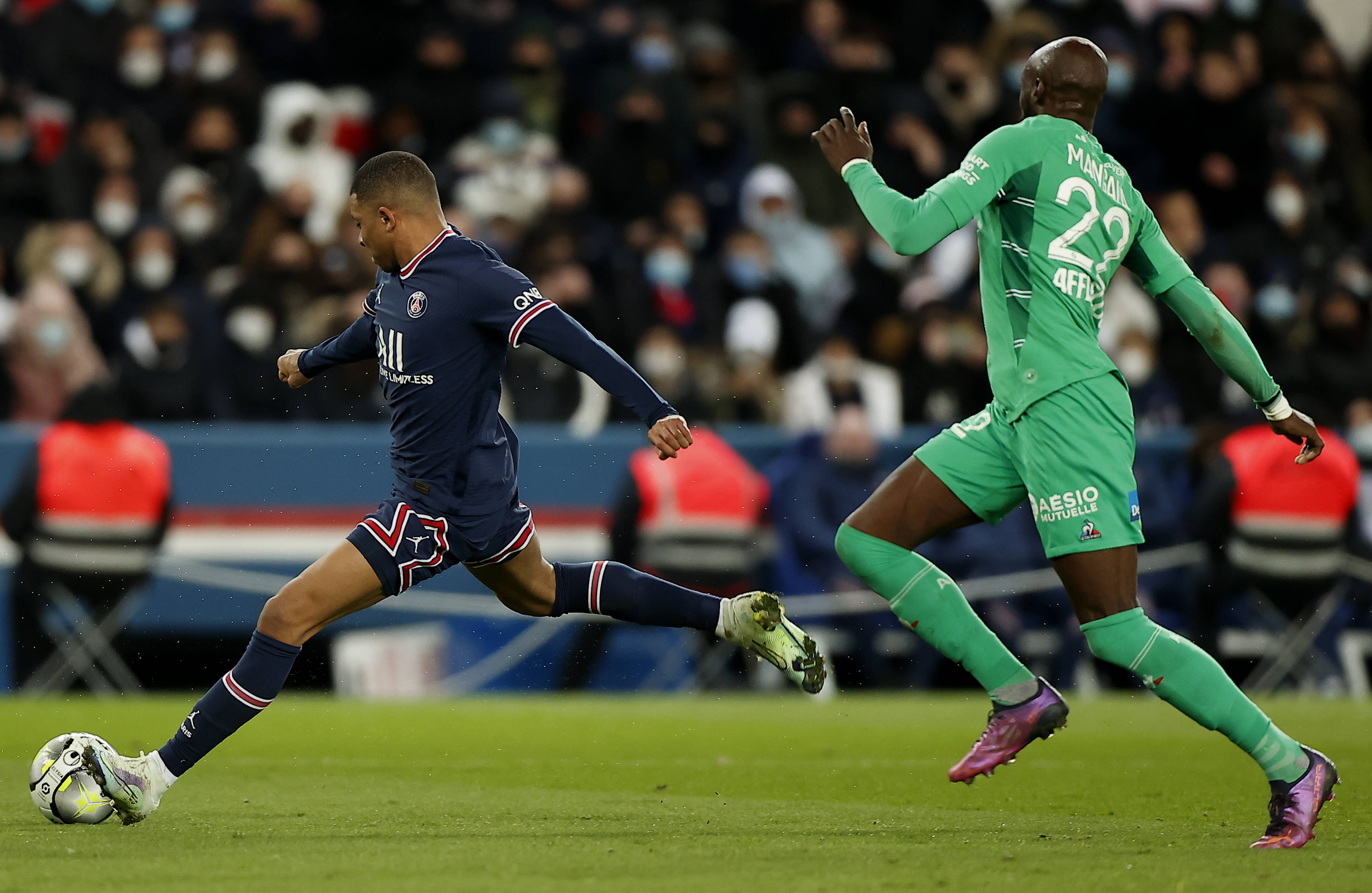 法甲联赛中的热门球队再次表现出色，赢得比赛