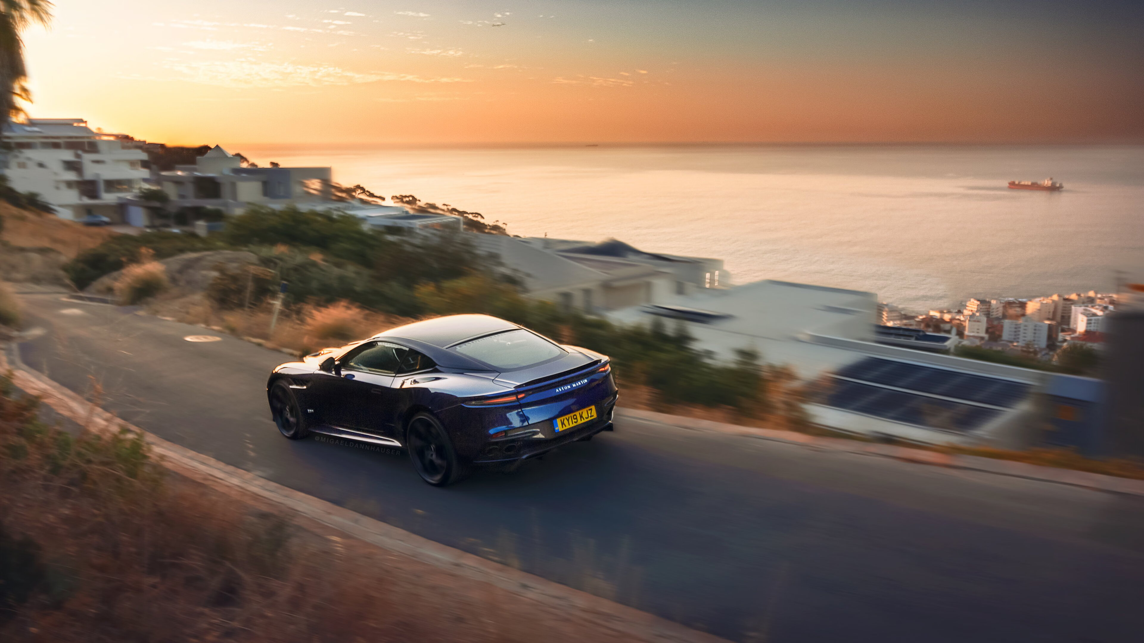 当文艺复兴之城遇见枫叶之国，苏亚雷斯一记惊世弧线，跨越时空的足球对话