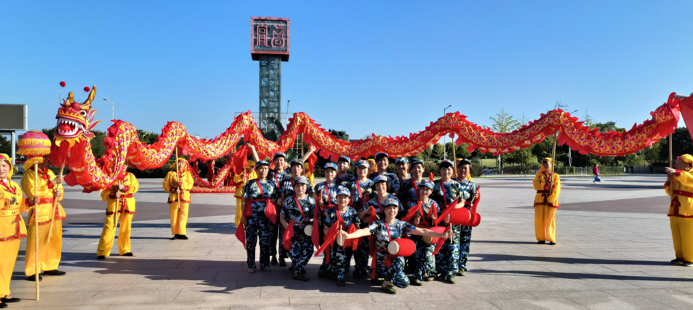 主队群起而攻!哨声响起,比赛瞬间热闹起来 主队群起而攻!哨声响起,比赛瞬间热闹起来